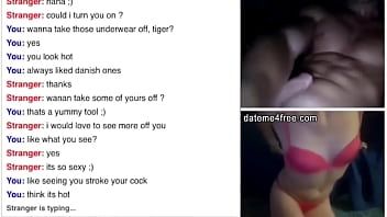 play Brunette babe helpt een man masturberen op webcam