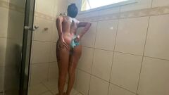 Putar Sayang Brazil Bia basah dan liar di kamar mandi
