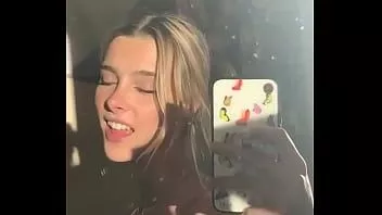 Jouer Compilation vidéo de chienne blanche chaude avec de gros seins