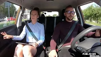 تشغيل نزل فاتنة doggystyled أمام مختلسوا النظر