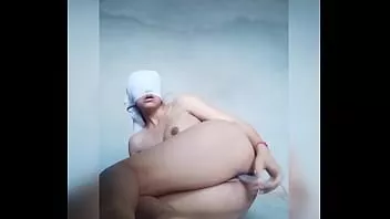 تشغيل مثير فتاة محادثات المشاغب والاستمناء