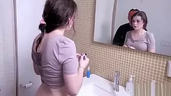 Jouer Ashley docteur surpris en train de baiser une jeune amatrice chaude en train de sucer une bite