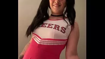 Reproduzir Jovem líder de torcida sacana com uma bunda grande e perfeita é fodida