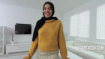 play Adolescentul în hijab nu este mulțumit de condițiile lui stepbro-naudi nala