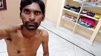 Redare Turul de acasă Rajesh Playboy 993, masturbându-și penisul cel mare, arătându-și fundul și jucând în baie