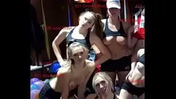 play Se filtró el equipo de voleibol de Wisconsin!!!