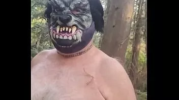 播放 狼人在树林里寻找女巫