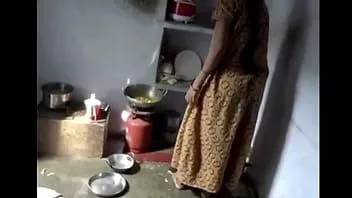 Redare Soția fratelui indian a fost futută în bucătărie