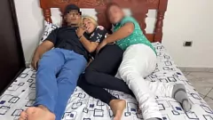 play Cuckold "मेरी स्किनी लैटिना GF और सबसे अच्छे दोस्त के साथ फिल्म देख रही है - गुदा, blowjob, रफ सेक्स