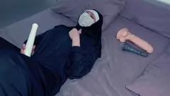 播放 角色扮演中的诱人修女用假阳具狂野地操阴户和屁股