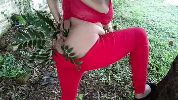 play Seks publik berisiko pertama di luar ruangan dengan saudara sepupu