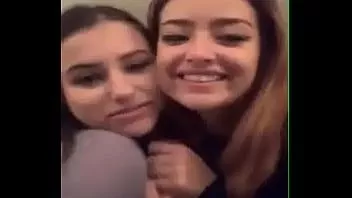 play Fată își tachina sânii mari pe ameporn