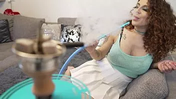تشغيل حقيقي dilara النافورات ويعطي الحمار أثناء تدخين الشيشة!