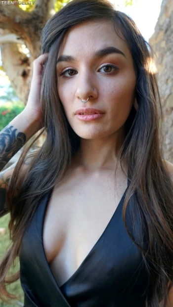 Bintang porno Luna Lovely